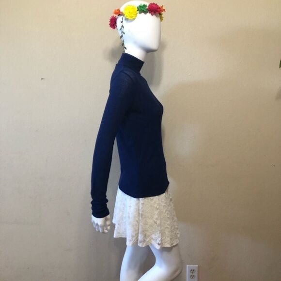 Vince Long Sleeve Solid Turtleneck Size Medium - Picture 5 of 9